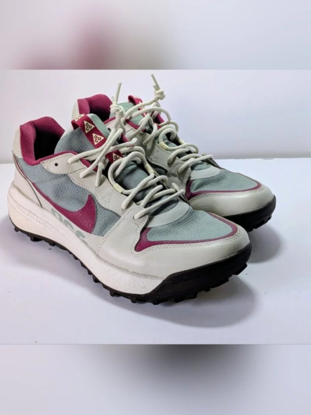 Nike ACG Lowcate Mica Green Rosewood Men’s 9.5 Trail Sneakers